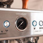 Cecotec Cafetera Express Barista Power Espresso 20 Barista. 2250W, 20 Bares, Manometro y 2 Thermoblocks, Depósito de Café en Grano, Molinillo con 20 Niveles, Vaporizador