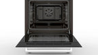 Bosch HKR39C250 Serie 4 Elektro-Standherd, 60 cm breit, EcoClean Direct Reinigungshilfe, 3D Heißluft Backen auf 3 Ebenen, LED-Display-Steuerung, erweiterbare Kochzone für großes Kochgeschirr