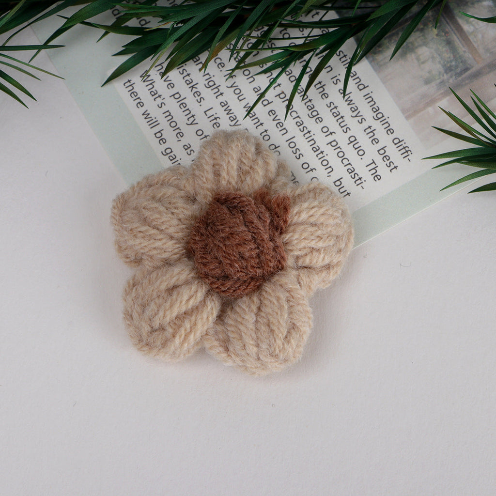 Knit Daisy Fabric Flower with Center Accent - Green 4cm